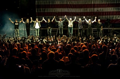 Chicago takes a bow, from left: Walfredo Reyes Jr., Keith Howland, Lou Pardini, Jason Scheff, Robert Lamm, Lee Loughnane, Walt Parazaider, Jimmy Pankow and Tris Imboden. Photo by Joseph Carrion. 