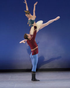 The Suzanne Farrell Ballet in 'Stars and Stripes.' Allynne Noelle and Thomas Garrett.Choreography (c) The George Balanchine. Photo (c) Paul Kolnik.