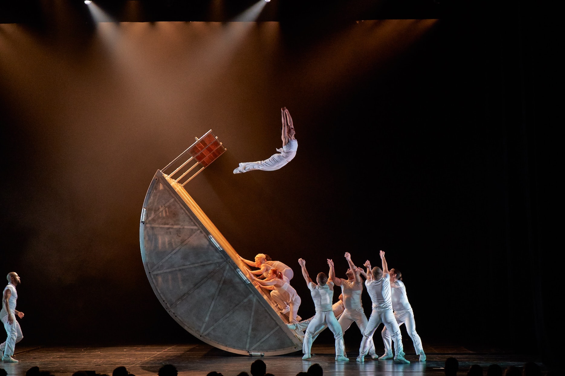 DIAVOLO performs "Trajectoire." Photo by George Simian.