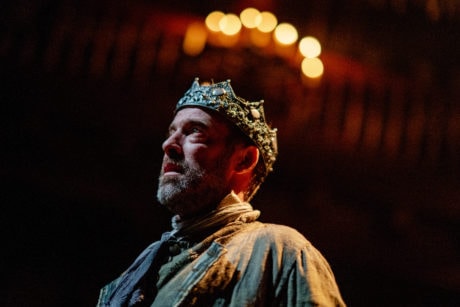 “Upon my head they plac’d a fruitless crown.” Ian Merrill Peakes as Macbeth in Folger Theatre’s Macbeth. On stage September 4–23, 2018. Photo by Brittany Diliberto.