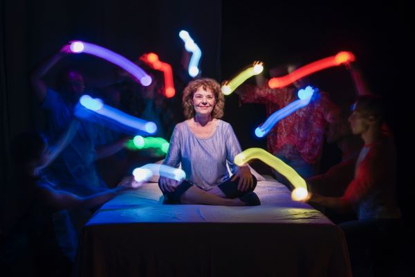 Combining the reality and fantasy of dementia in ‘{IN}TANGIBLE A Circus Play’ at NYC’s Theatre Row
