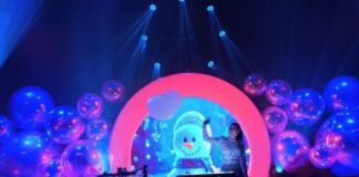 Engulfed in a family-friendly winter wonderland at the ‘Gazillion Bubble Show: A Holiday Spectacular’ Off-Broadway at New World Stages